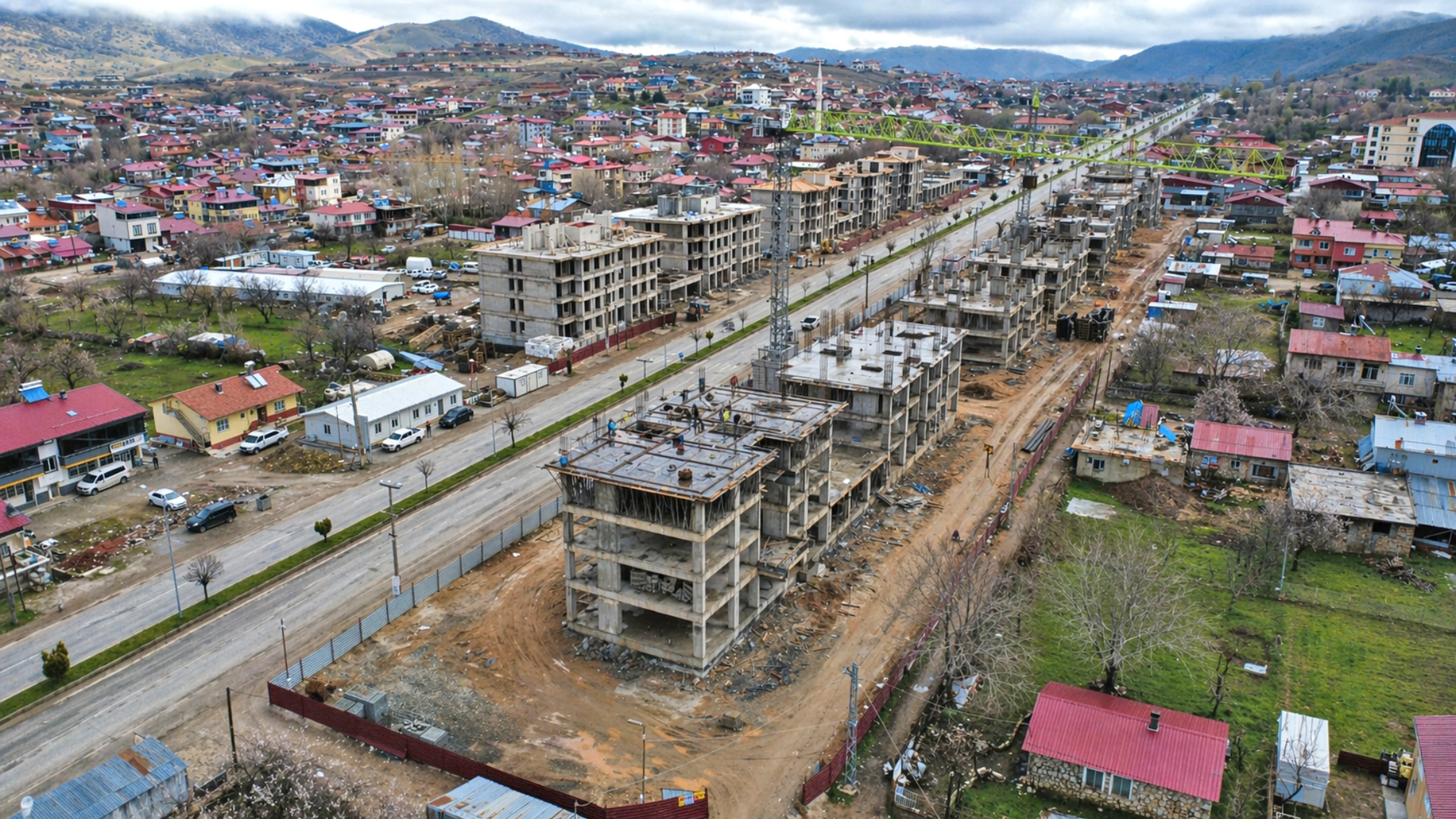Erkenek 110 Adet Konut ve 105 Adet Dükkan